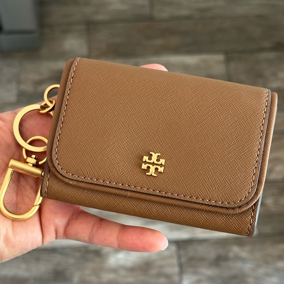 Tory Burch Handbags - New Tory Burch EMERSON CARD CASE 157146